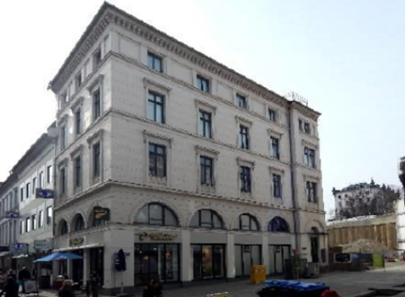 6 Zimmer Wohnung mit 141 m² in Wiesbaden – Bild 12