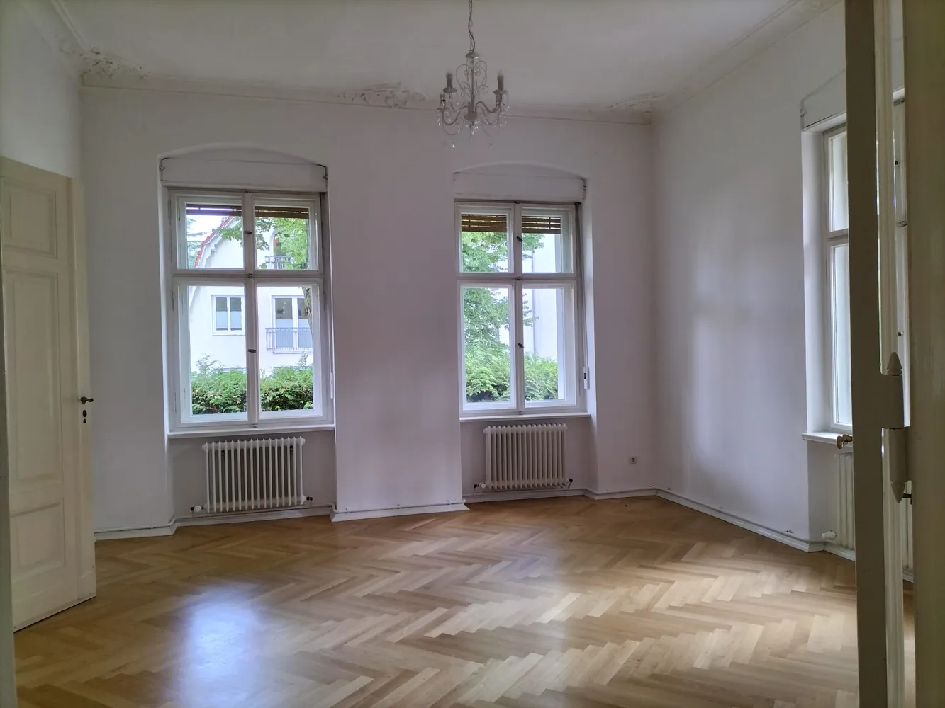 12 room house with 350 m² in Berlin – Photo 2