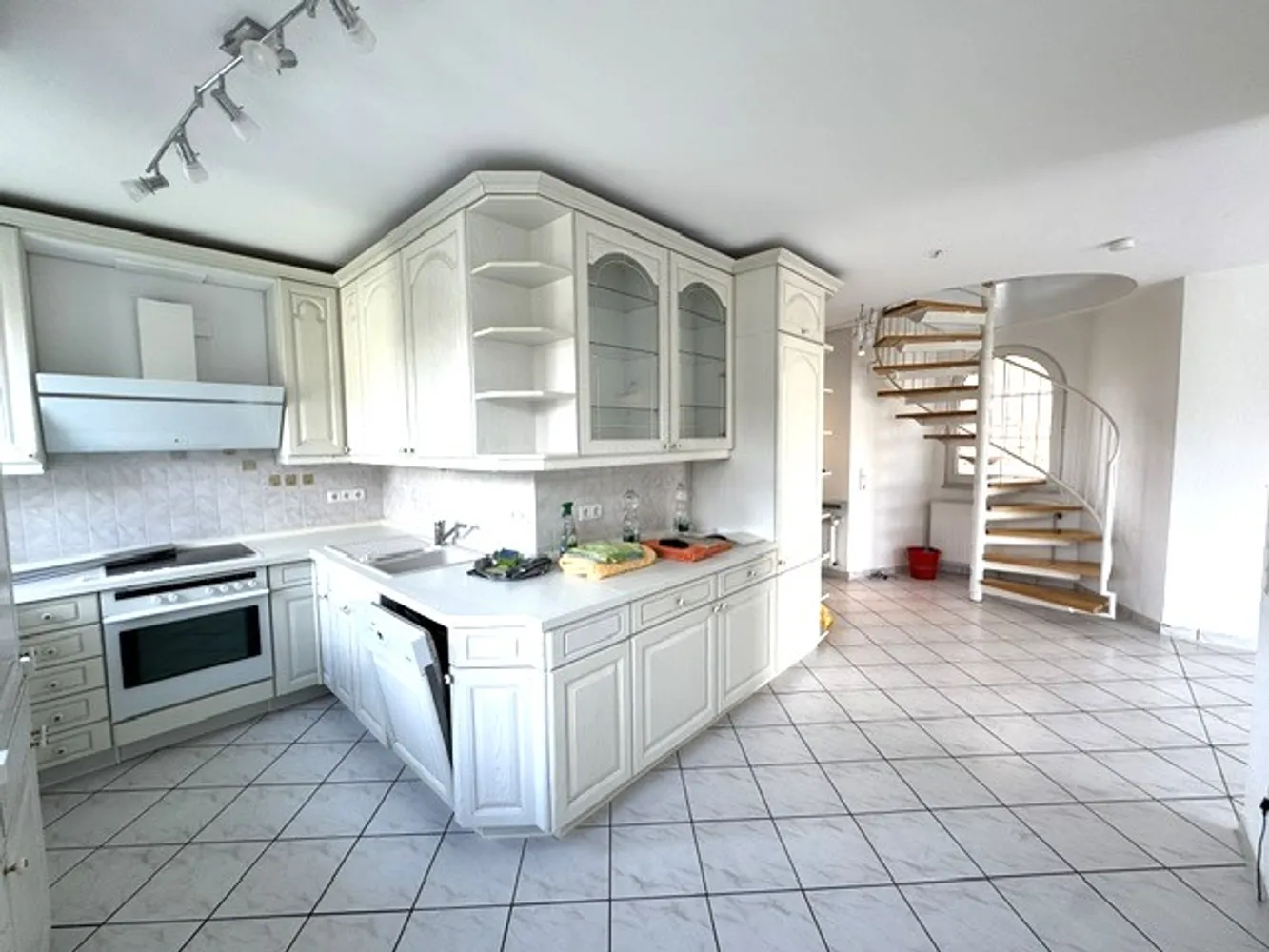4 Zimmer Wohnung mit 130 m² in Frankfurt am Main – Bild 3