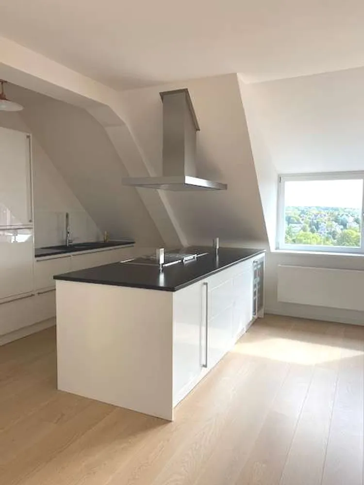 6 Zimmer Wohnung mit 242 m² in Wiesbaden – Bild 8
