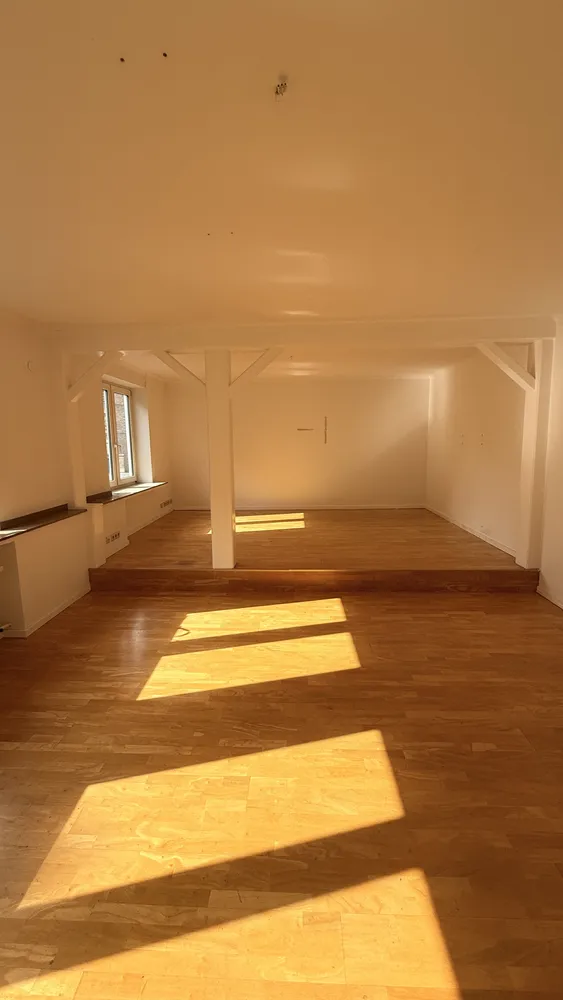 4 Zimmer Wohnung mit 138 m² in Düsseldorf – Bild 1