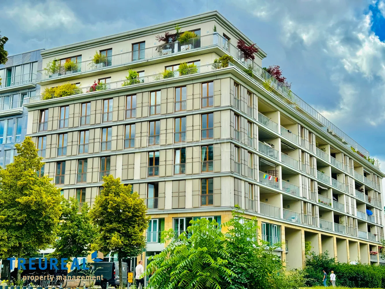 3 Zimmer Wohnung mit 129 m² in Berlin – Bild 2