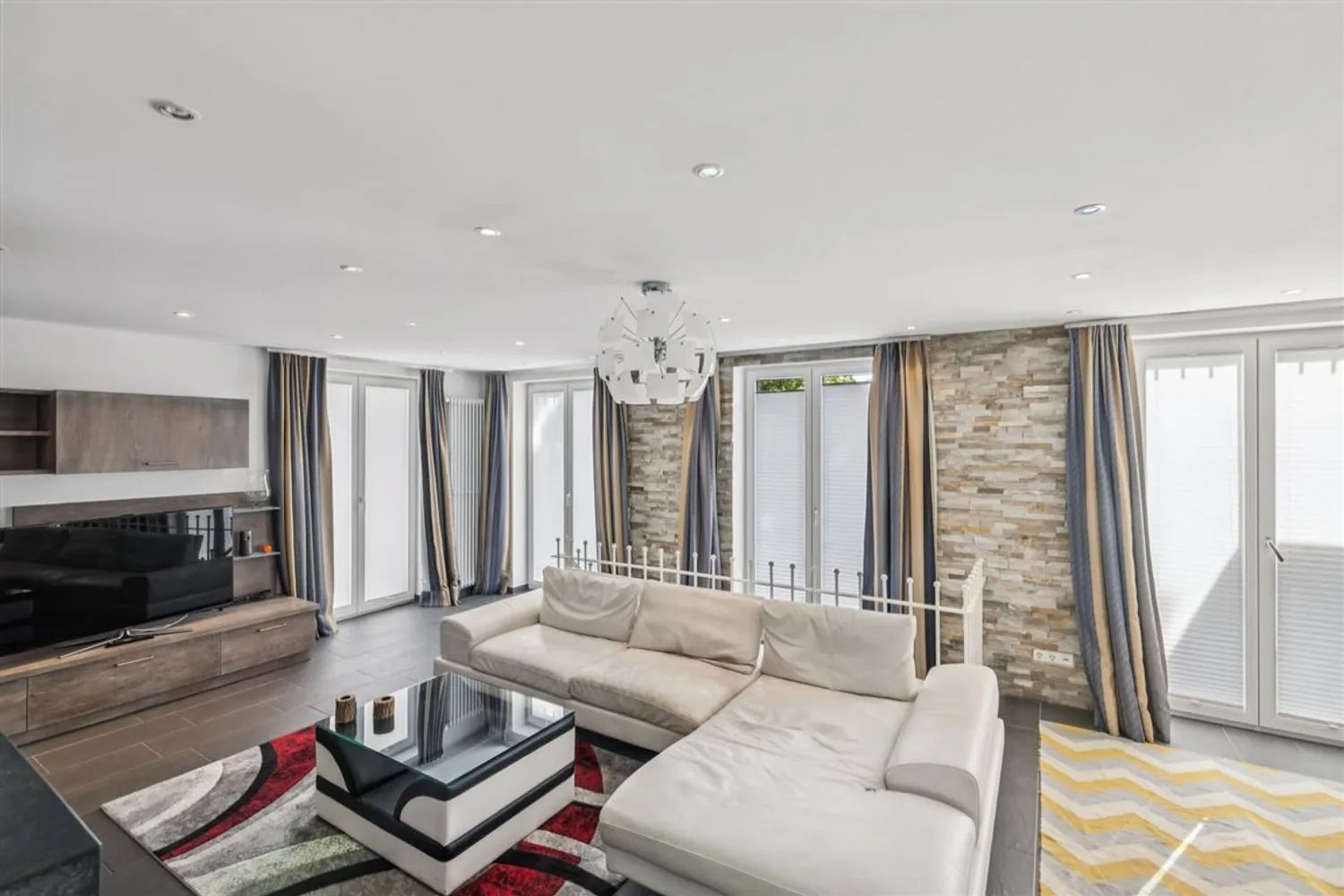 7 Zimmer Haus mit 293 m² in München – Bild 2