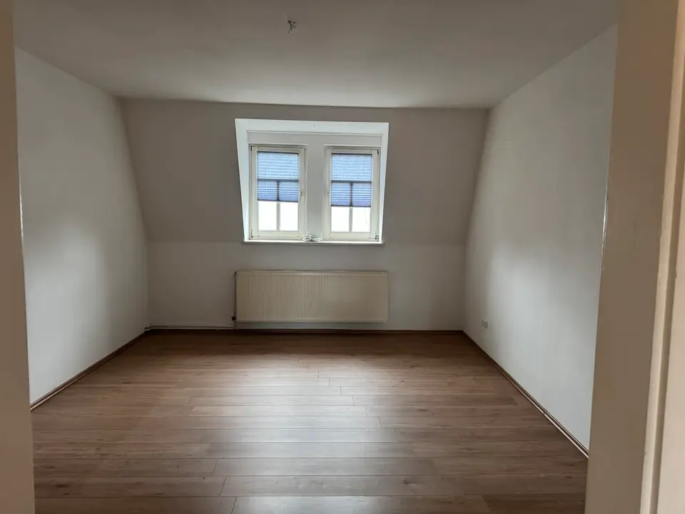 4 Zimmer Wohnung mit 100 m² in Köthen – Bild 1