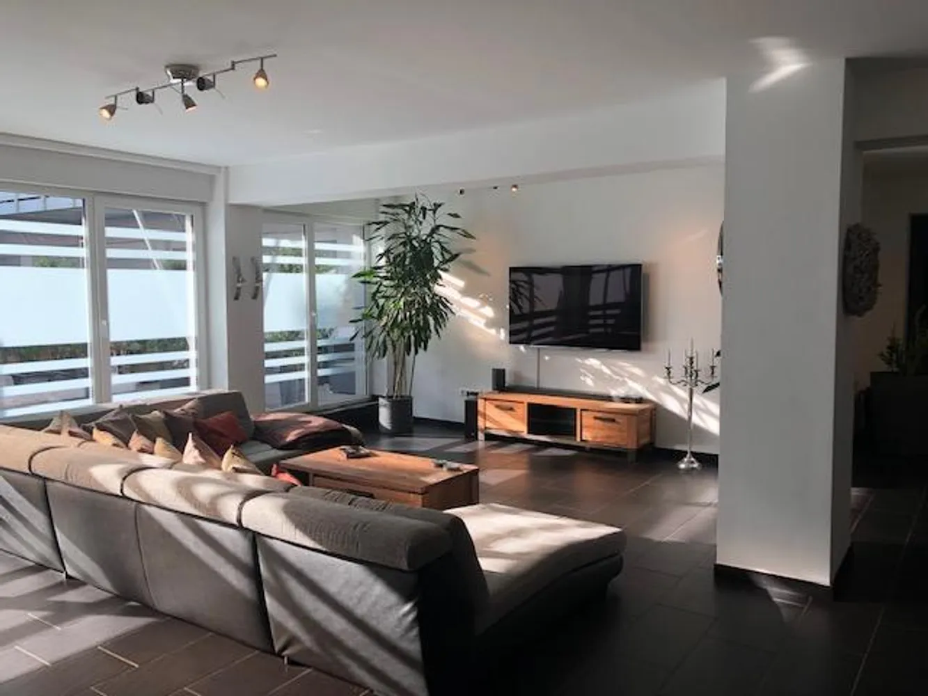 4 Zimmer Wohnung mit 170 m² in Duisburg – Bild 2