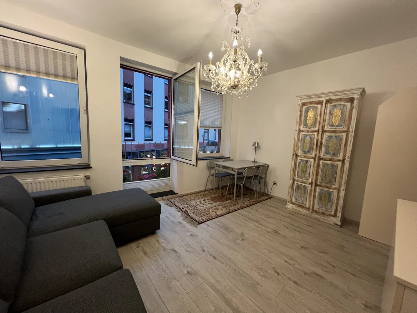 1 Zimmer Wohnung mit 35 m² in Köln – Bild 2