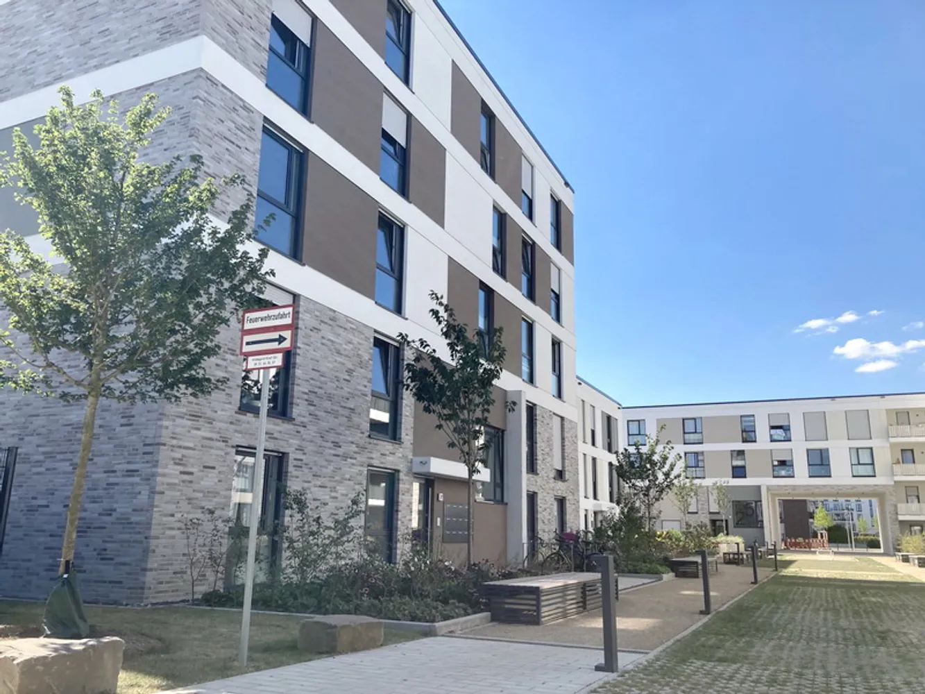 4 Zimmer Wohnung mit 108 m² in Düsseldorf – Bild 2