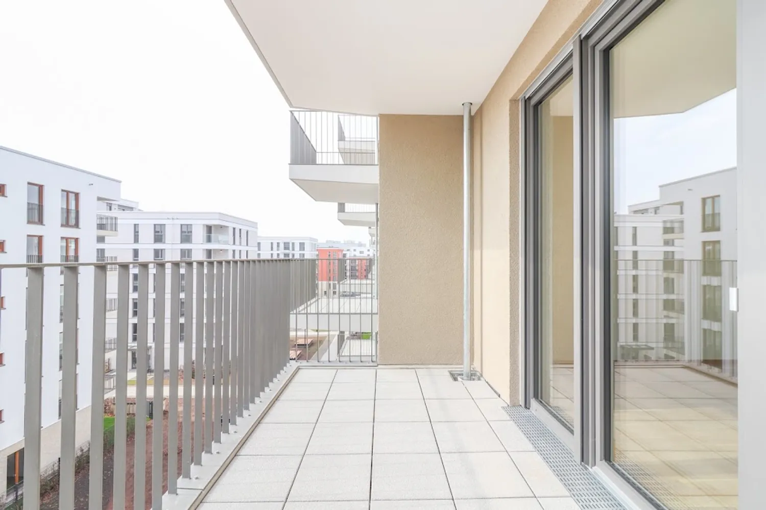 4 Zimmer Wohnung mit 115 m² in Frankfurt am Main – Bild 1