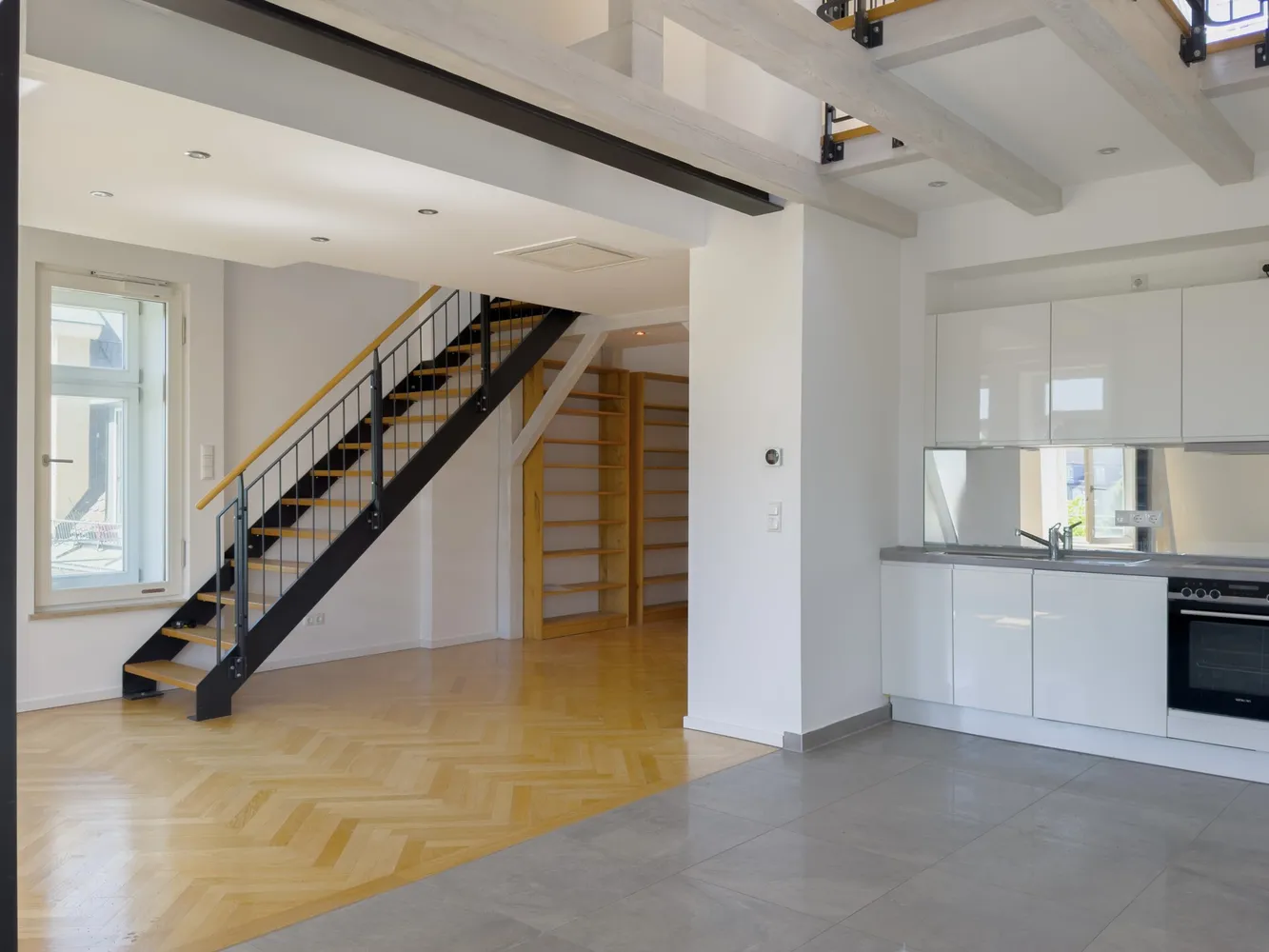 4 Zimmer Wohnung mit 176 m² in München – Bild 4
