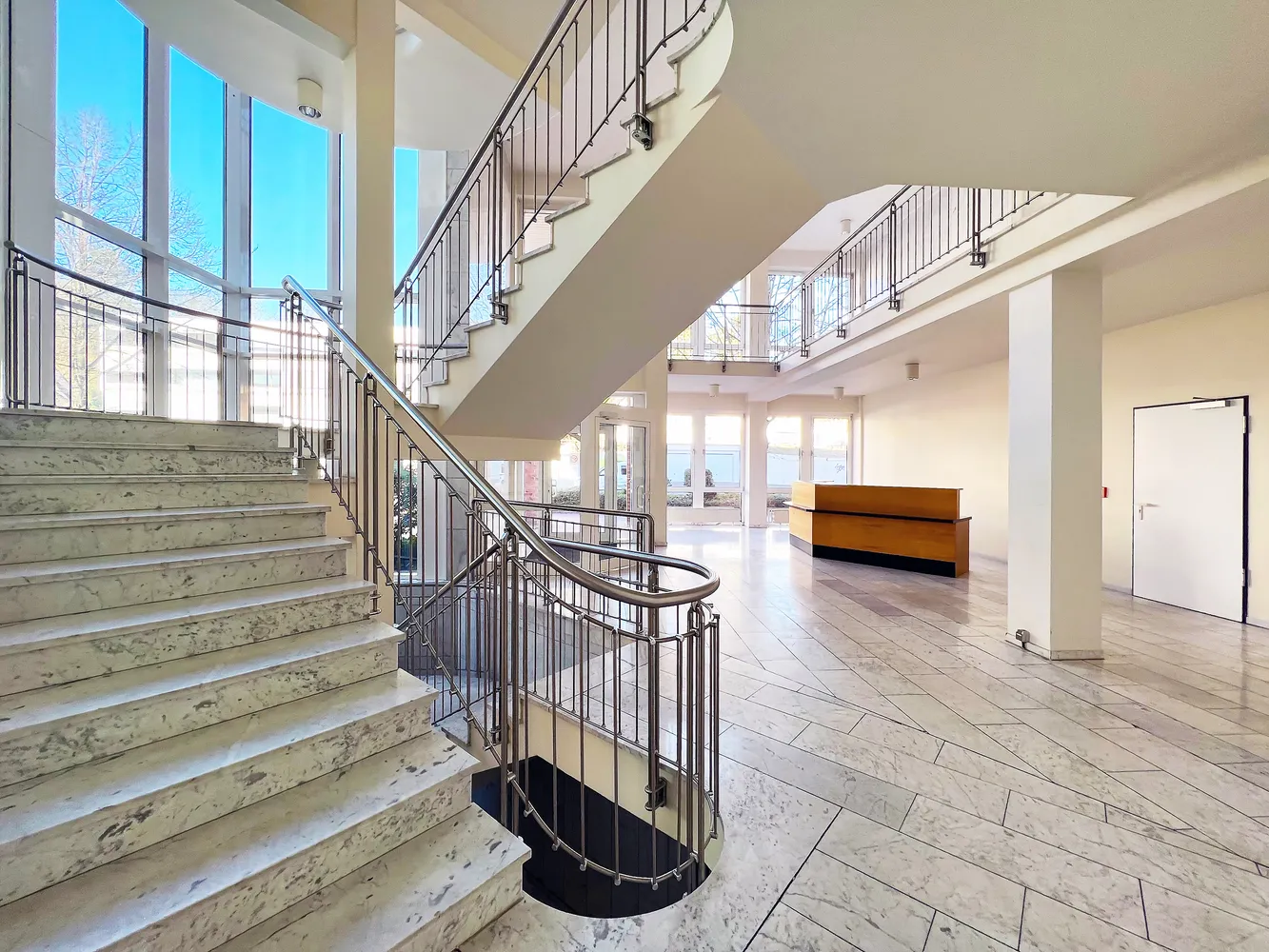 2 Zimmer Wohnung mit 100 m² in Bonn – Bild 2