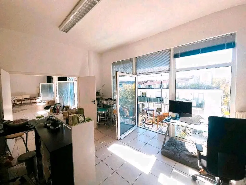 2 Zimmer Wohnung mit 105 m² in Hürth – Bild 1