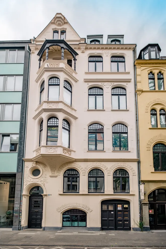 4 Zimmer Wohnung mit 200 m² in Köln – Bild 1