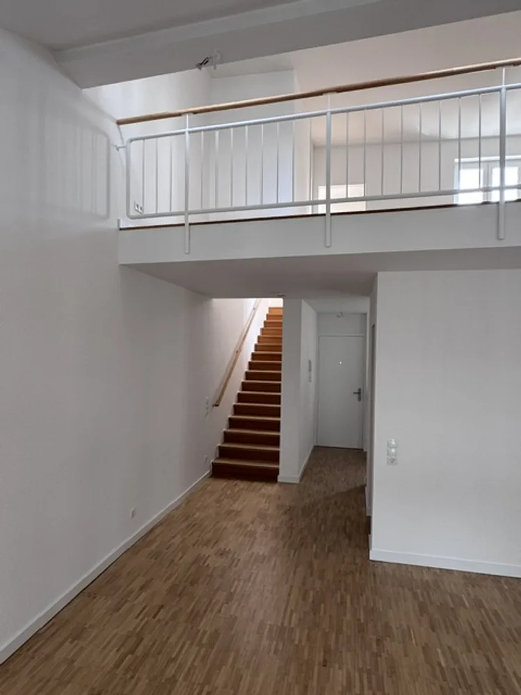 2 Zimmer Wohnung mit 107 m² in Köln – Bild 2