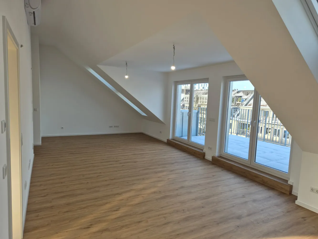 2 Zimmer Wohnung mit 77 m² in Düsseldorf – Bild 4