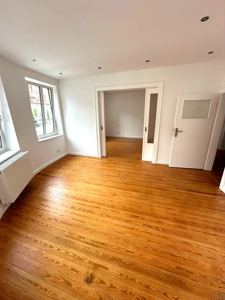 4 Zimmer Wohnung mit 130 m² in Homburg – Bild 3