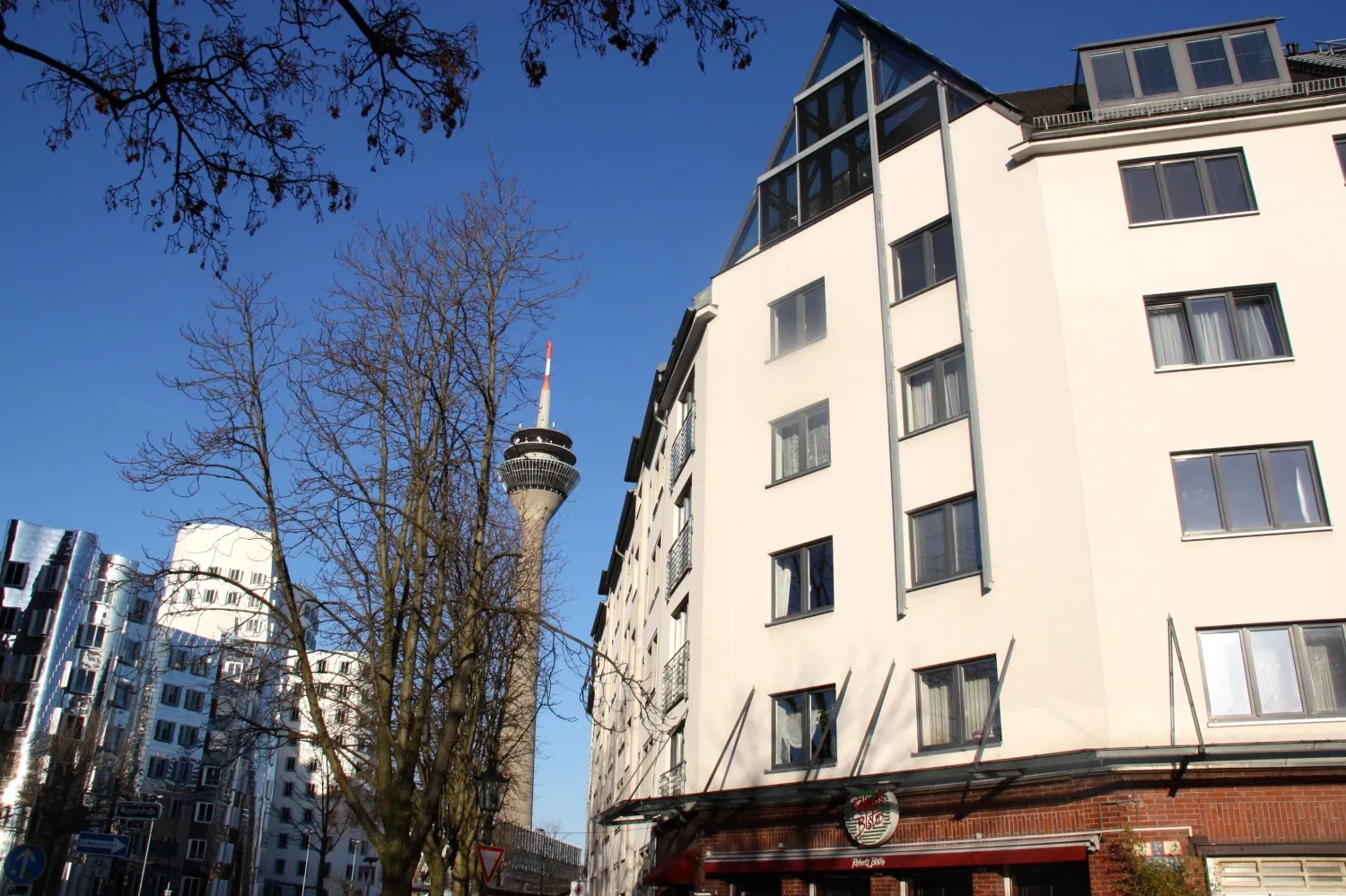 4 room apartment with 124 m² in Düsseldorf – Photo 2