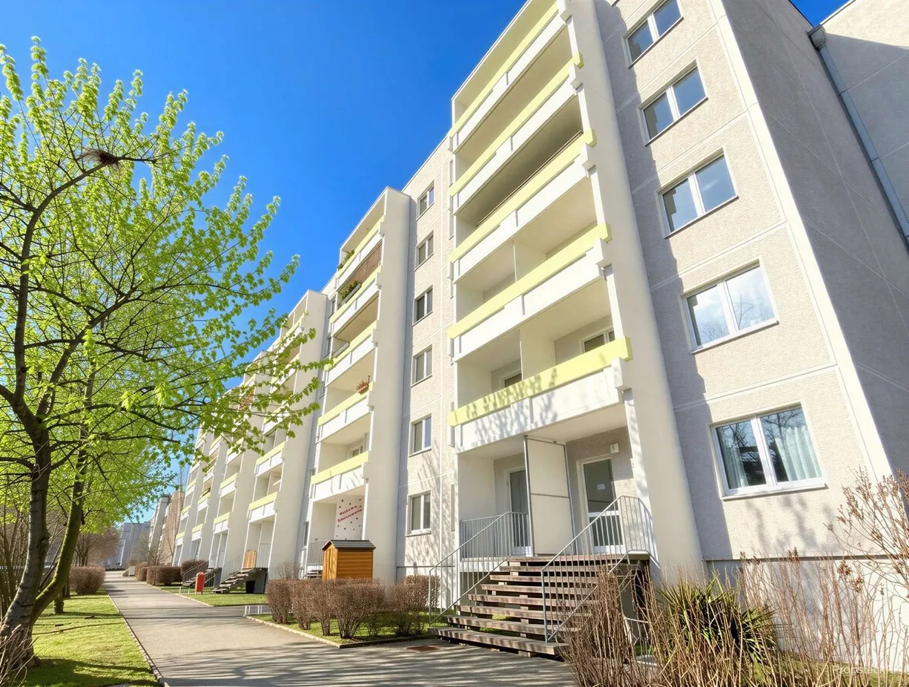 6 Zimmer Wohnung mit 114 m² in Halle (Saale) – Bild 2