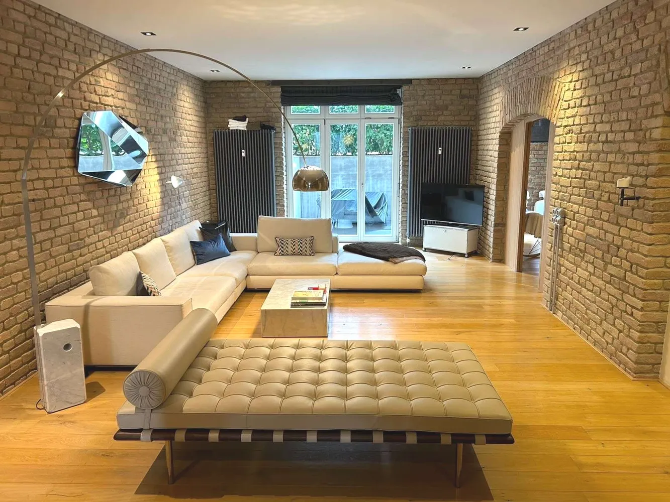 2 room apartment with 118 m² in Frankfurt am Main – Photo 1