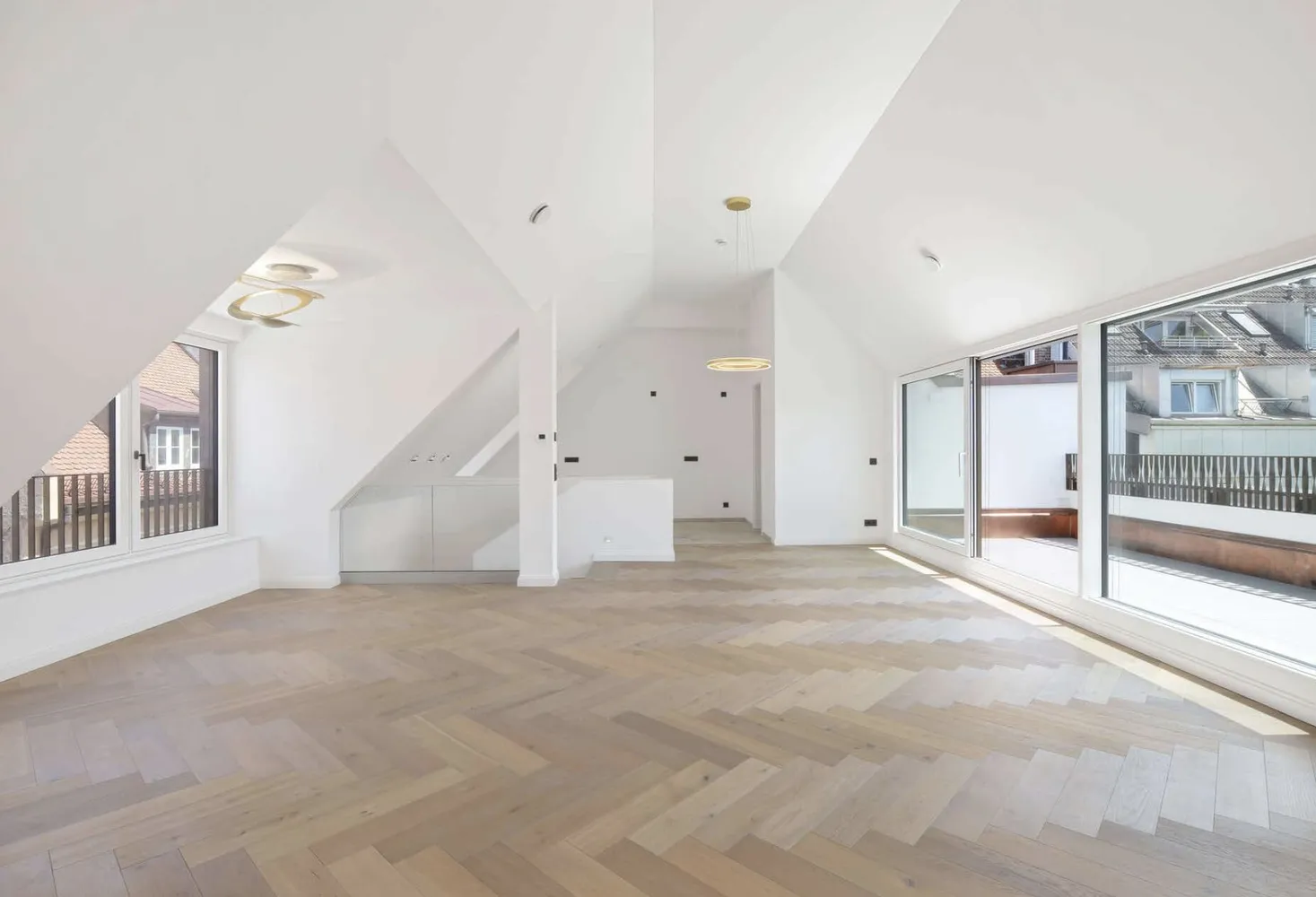 4 Zimmer Wohnung mit 150 m² in München – Bild 2