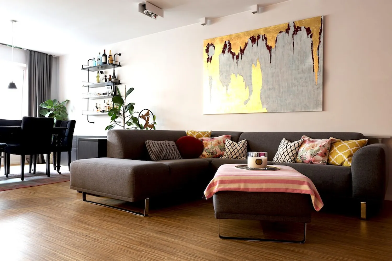 4 Zimmer Wohnung mit 148 m² in Frankfurt am Main – Bild 2