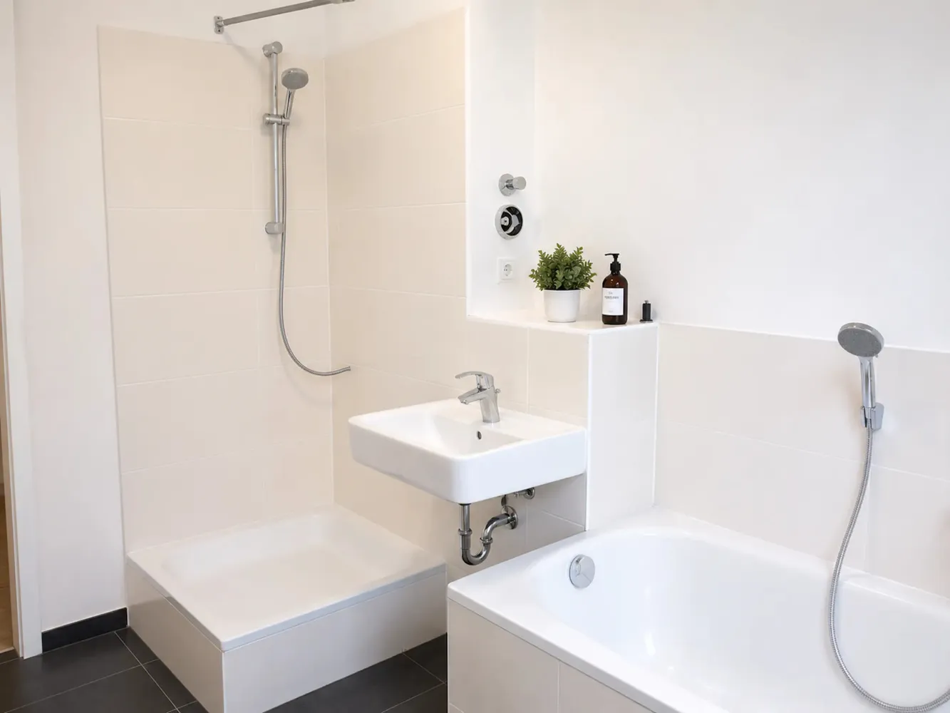Shared room with 12 m² in Berlin – Photo 1