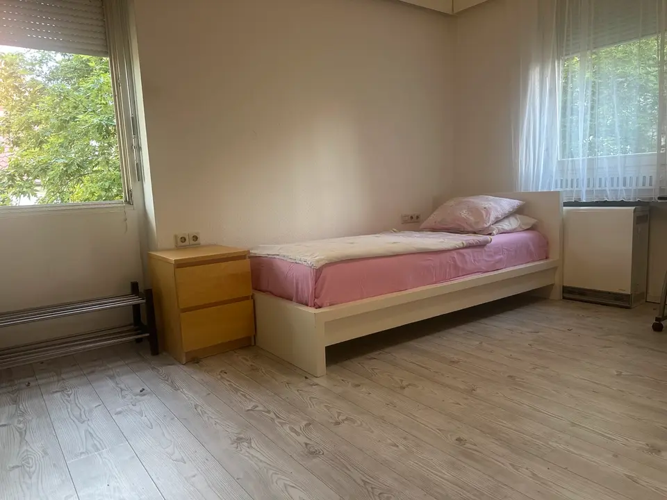 Shared room with 48 m² in Stuttgart – Photo 2