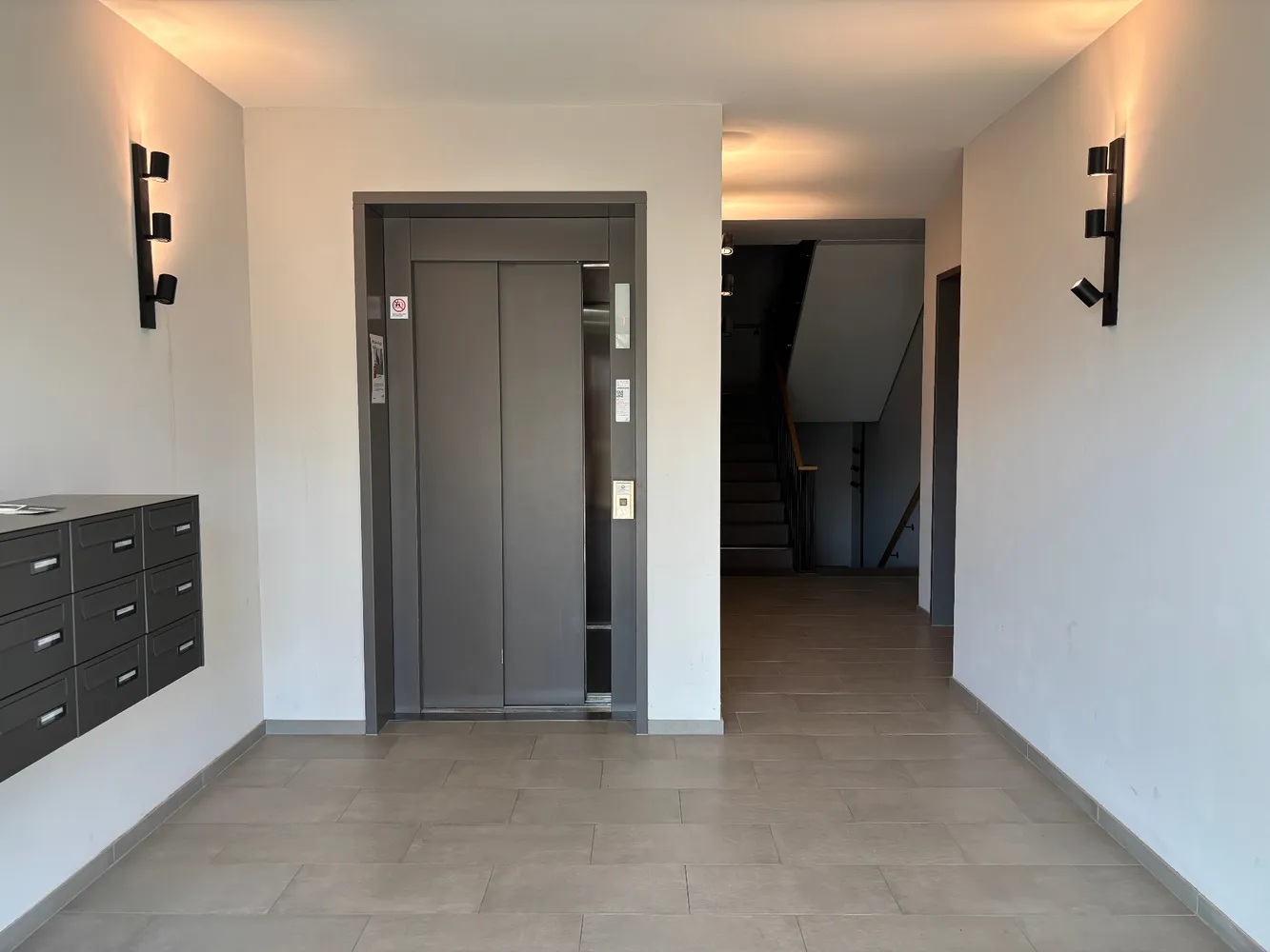 6 Zimmer Wohnung mit 148 m² in Mannheim – Bild 2