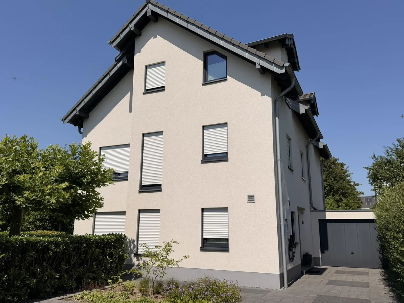 4 Zimmer Wohnung mit 162 m² in Grevenbroich – Bild 1