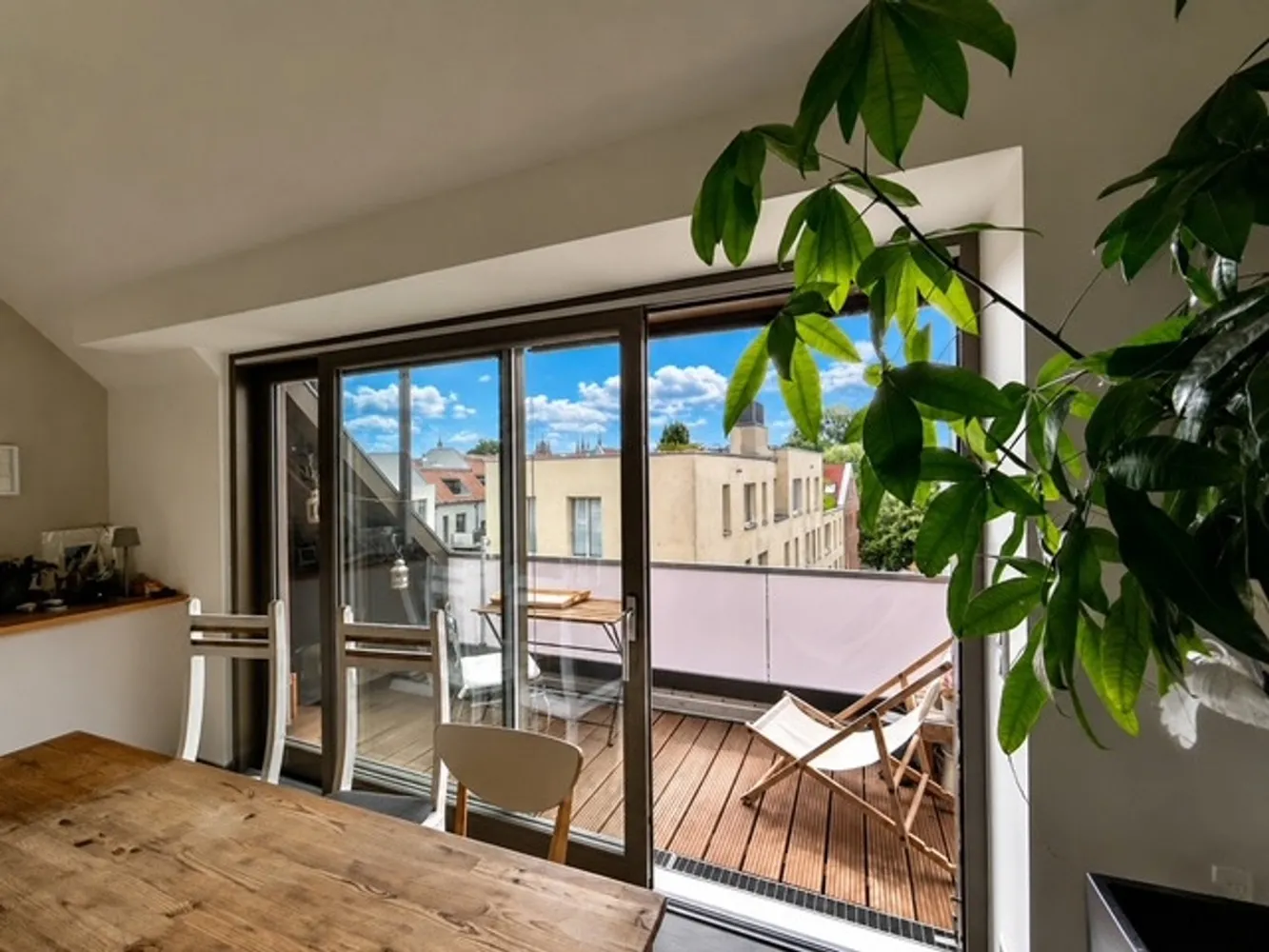 4 Zimmer Wohnung mit 150 m² in Erfurt – Bild 1