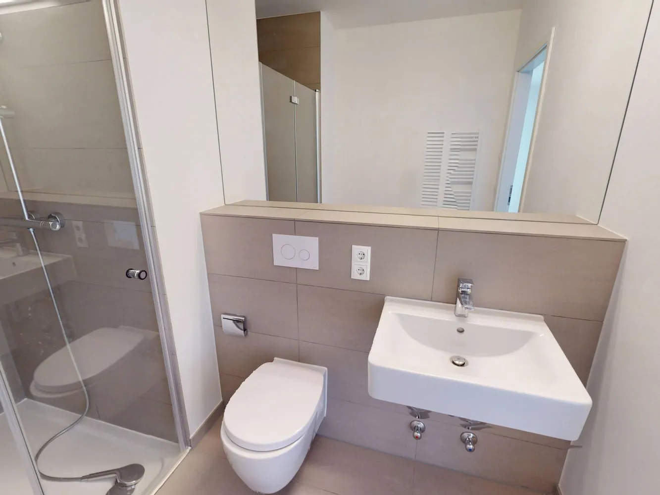 2 room apartment with 67 m² in Berlin – Photo 1