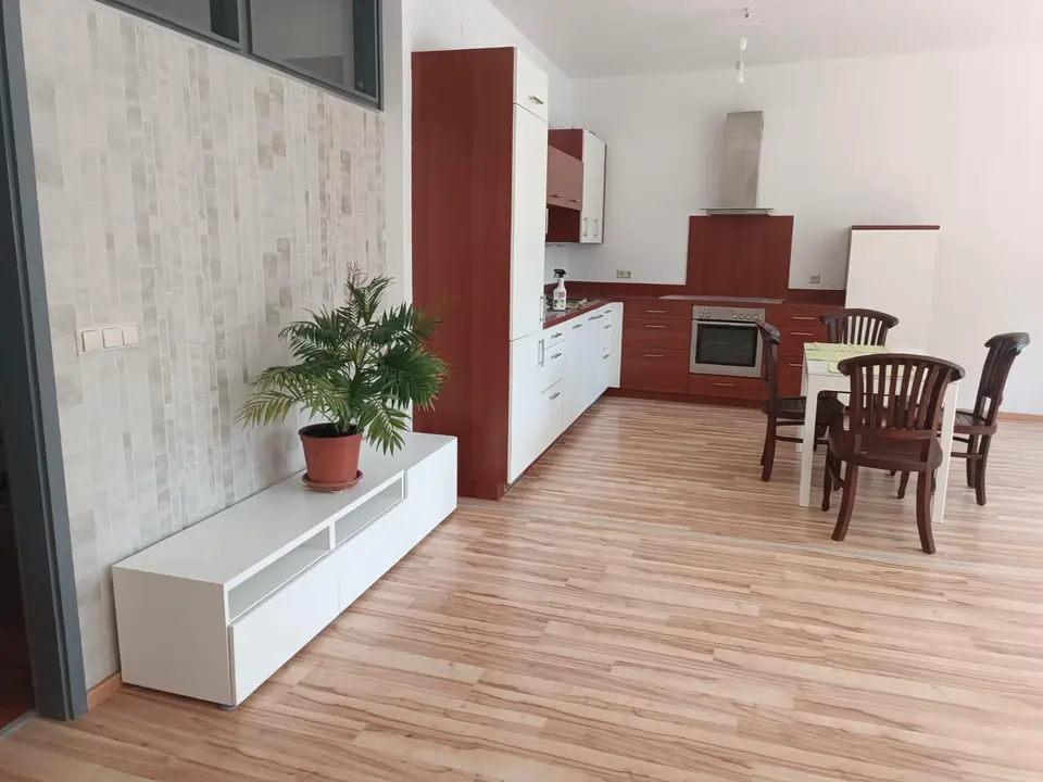 2 Zimmer Wohnung mit 78 m² in Karlsruhe – Bild 2