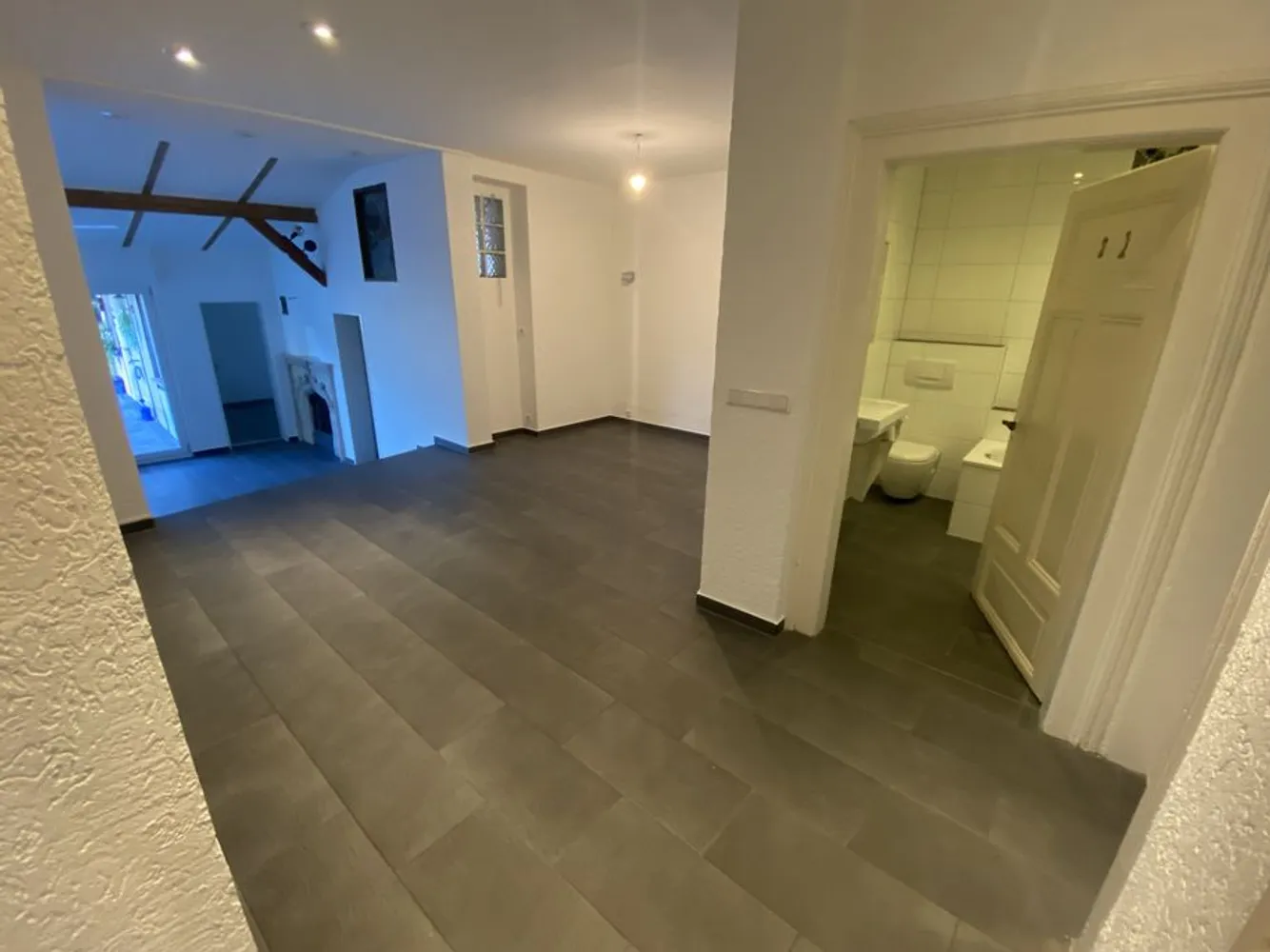 6 Zimmer Wohnung mit 125 m² in Karlsruhe – Bild 2
