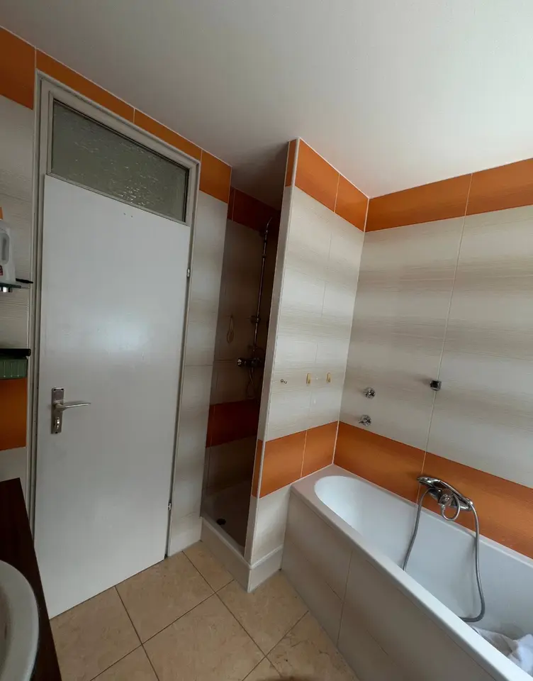 Shared room with 120 m² in Stuttgart – Photo 8