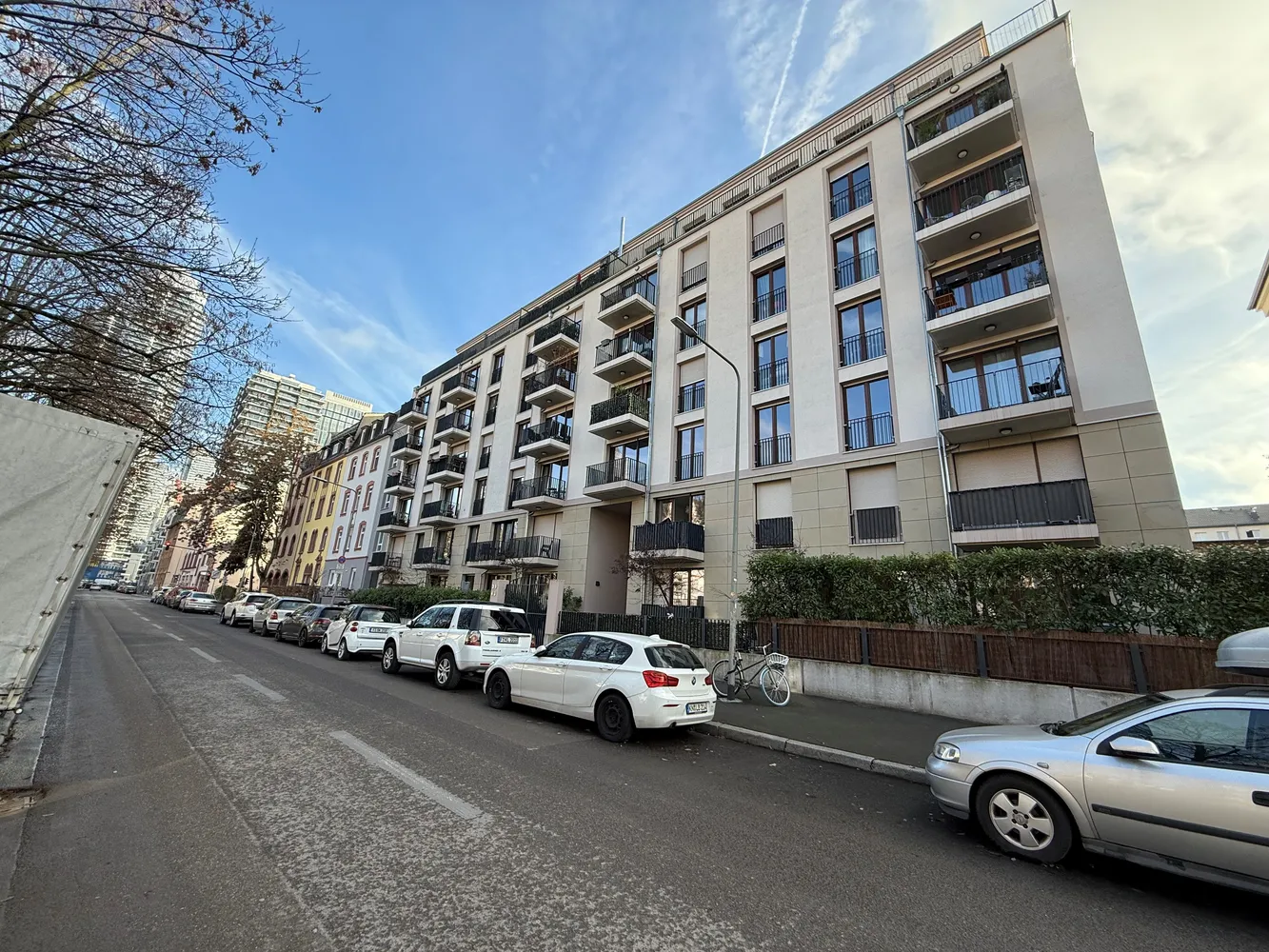 4 Zimmer Wohnung mit 125 m² in Frankfurt am Main – Bild 1