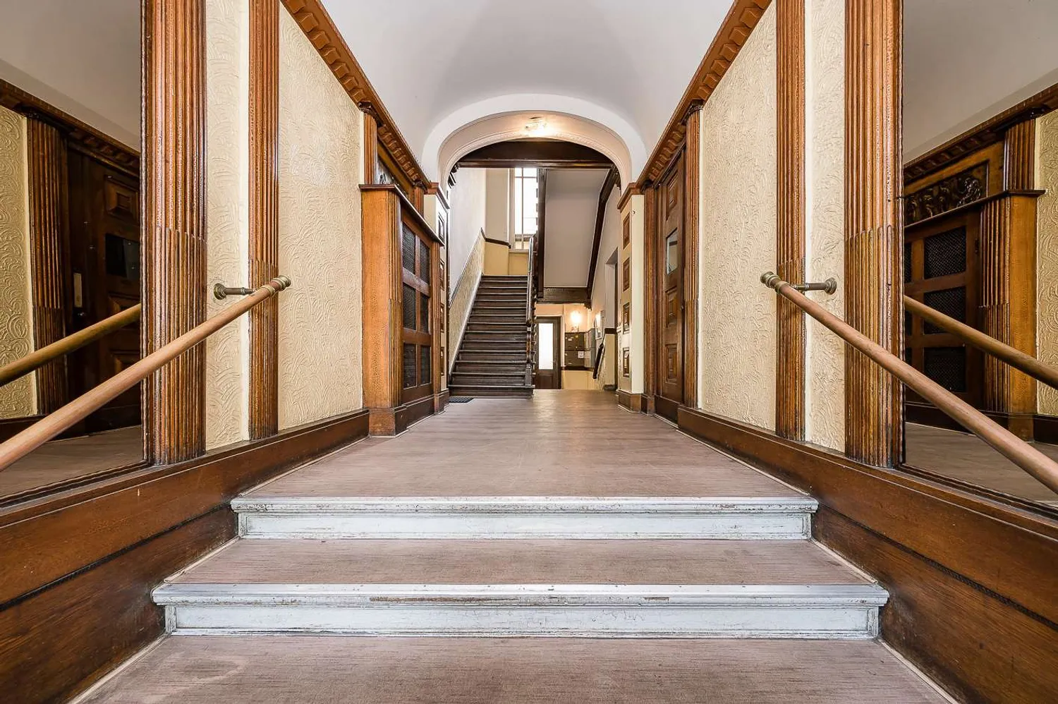 5 Zimmer Wohnung mit 160 m² in Berlin – Bild 2