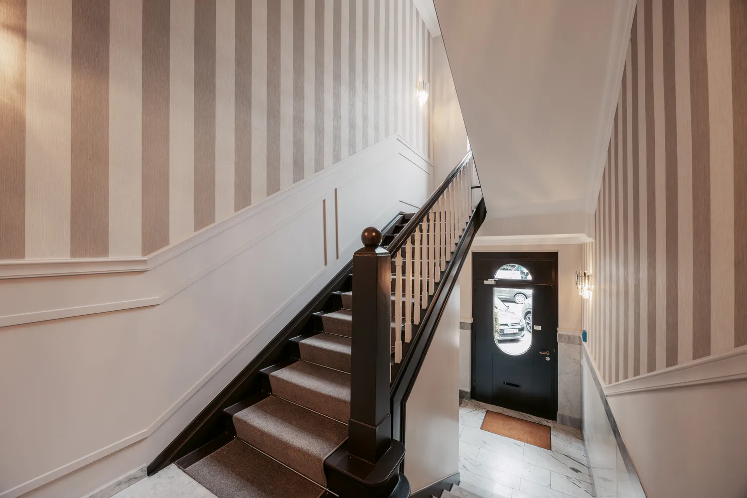 5 Zimmer Wohnung mit 182 m² in Düsseldorf – Bild 1