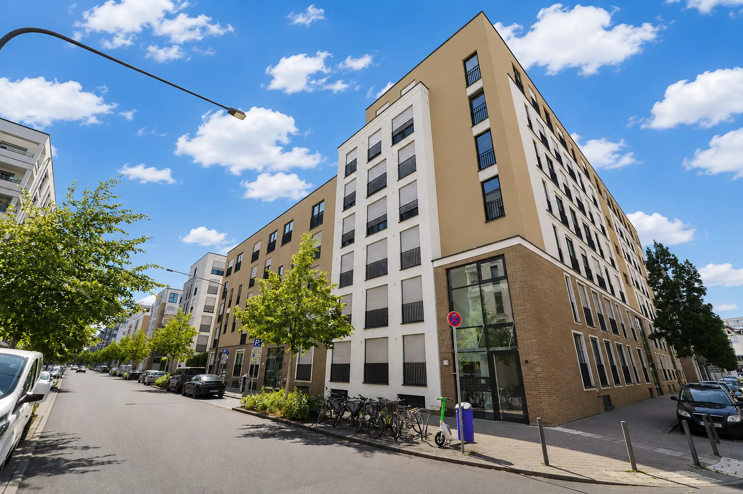 3 Zimmer Wohnung mit 93 m² in Frankfurt am Main – Bild 1