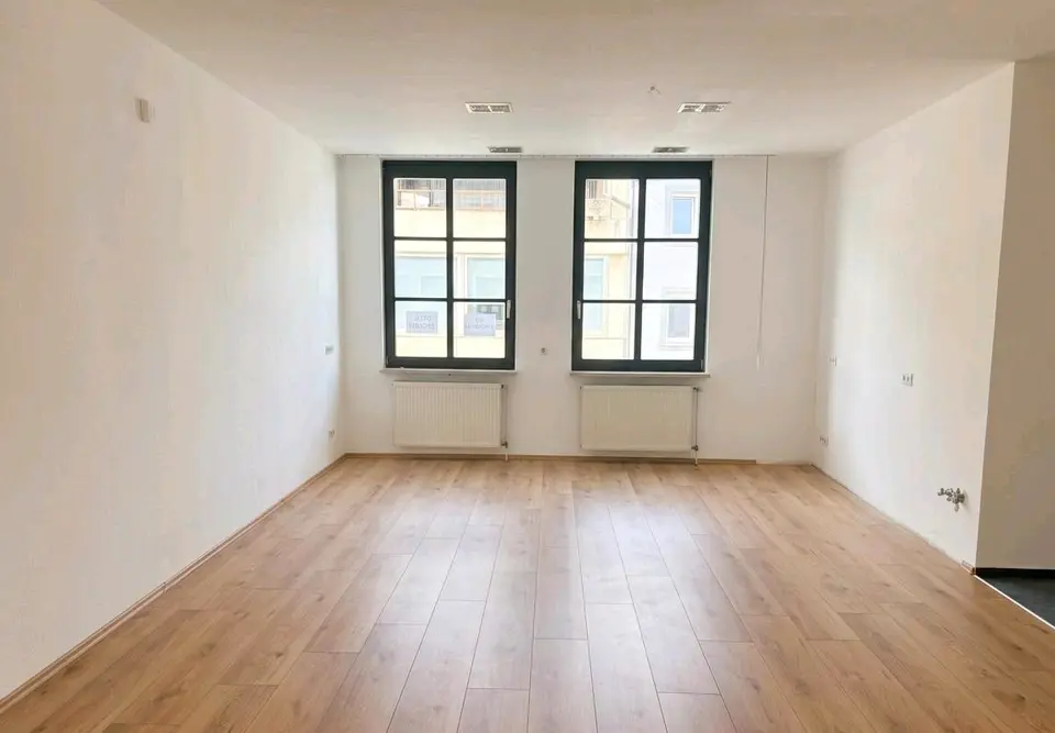 7 Zimmer Wohnung mit 205 m² in Hof – Bild 1
