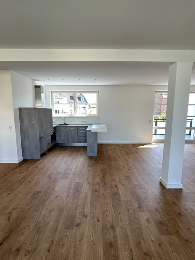2 Zimmer Wohnung mit 91 m² in Frankfurt am Main – Bild 2