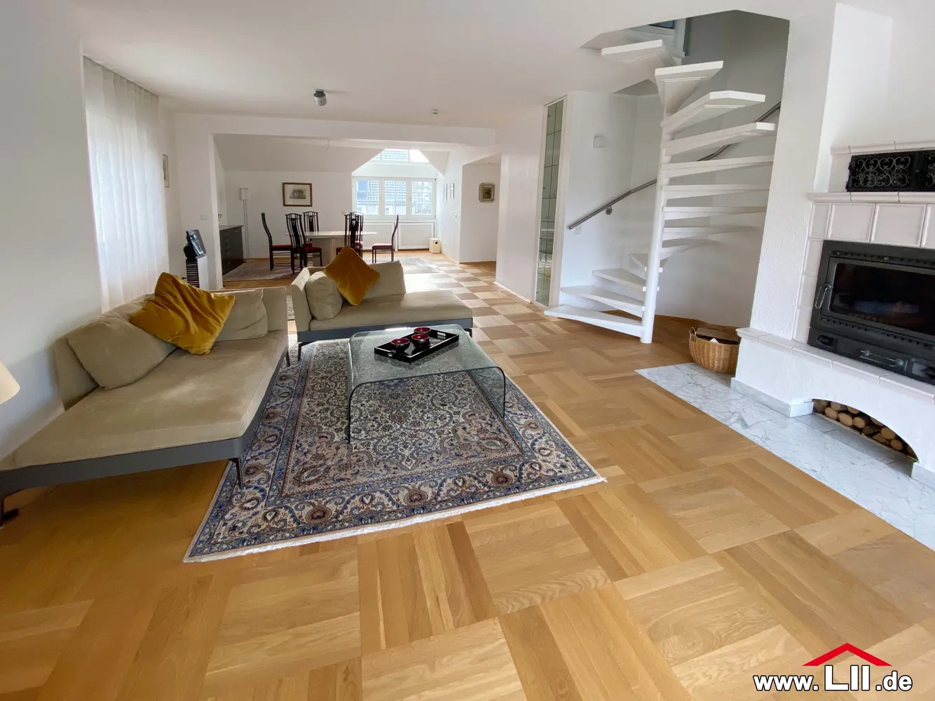 4 Zimmer Wohnung mit 191 m² in Frankfurt am Main – Bild 1
