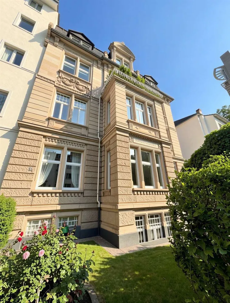 3 Zimmer Wohnung mit 116 m² in Frankfurt am Main – Bild 1