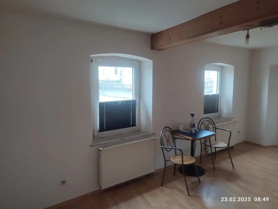 1 Zimmer Wohnung mit 140 m² in Hof – Bild 1
