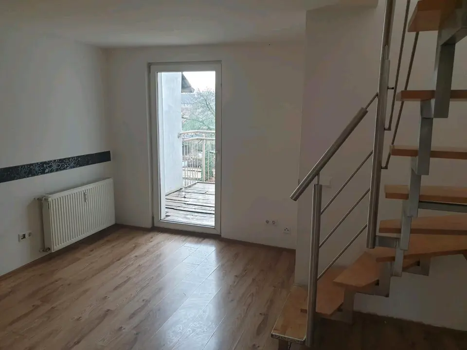 6 Zimmer Wohnung mit 113 m² in Krefeld – Bild 1