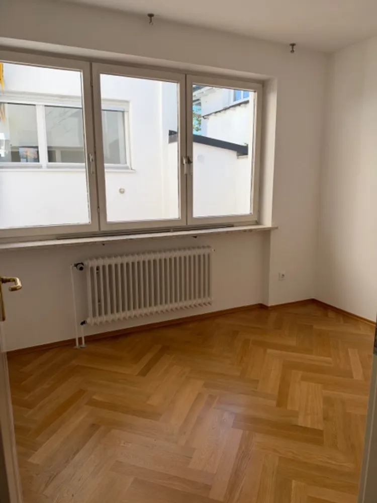 6 room apartment with 190 m² in Munich – Photo 3