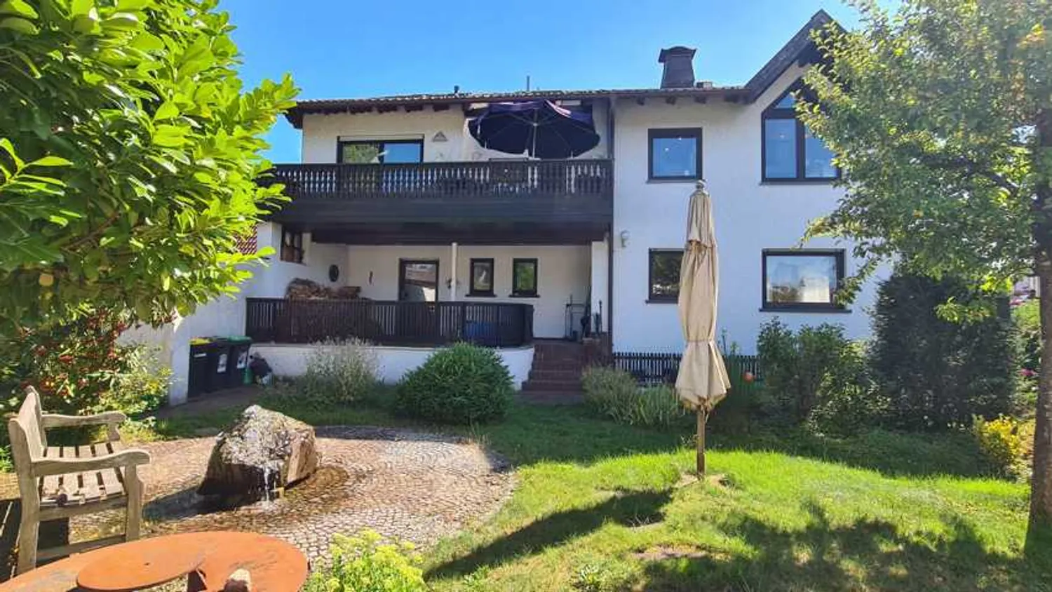 6 Zimmer Wohnung mit 170 m² in Homburg – Bild 1