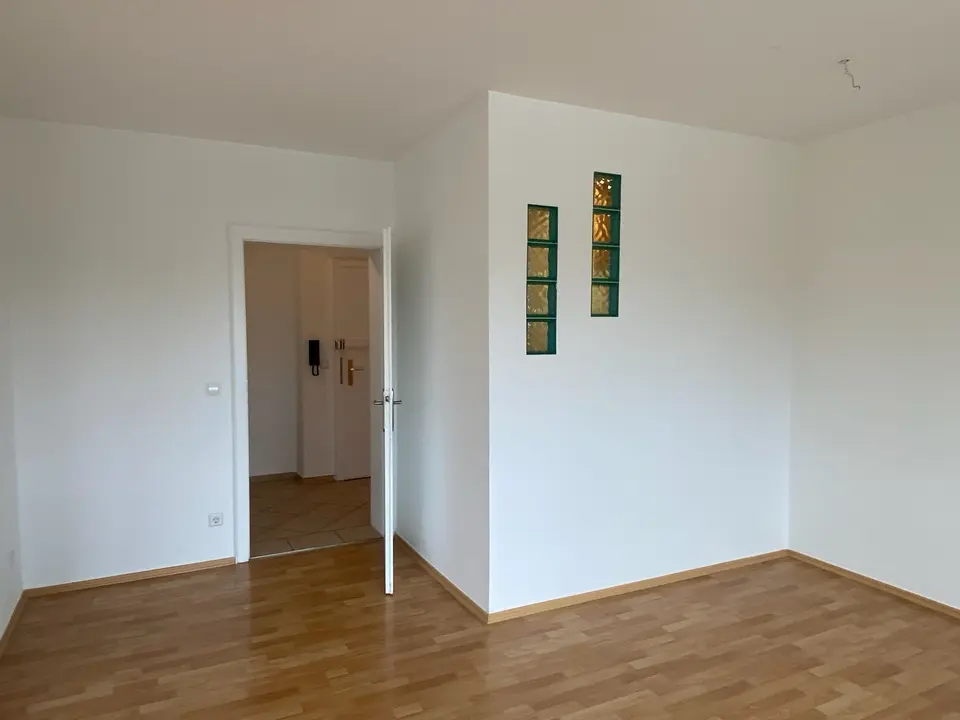 4 Zimmer Wohnung mit 103 m² in Karlsruhe – Bild 2
