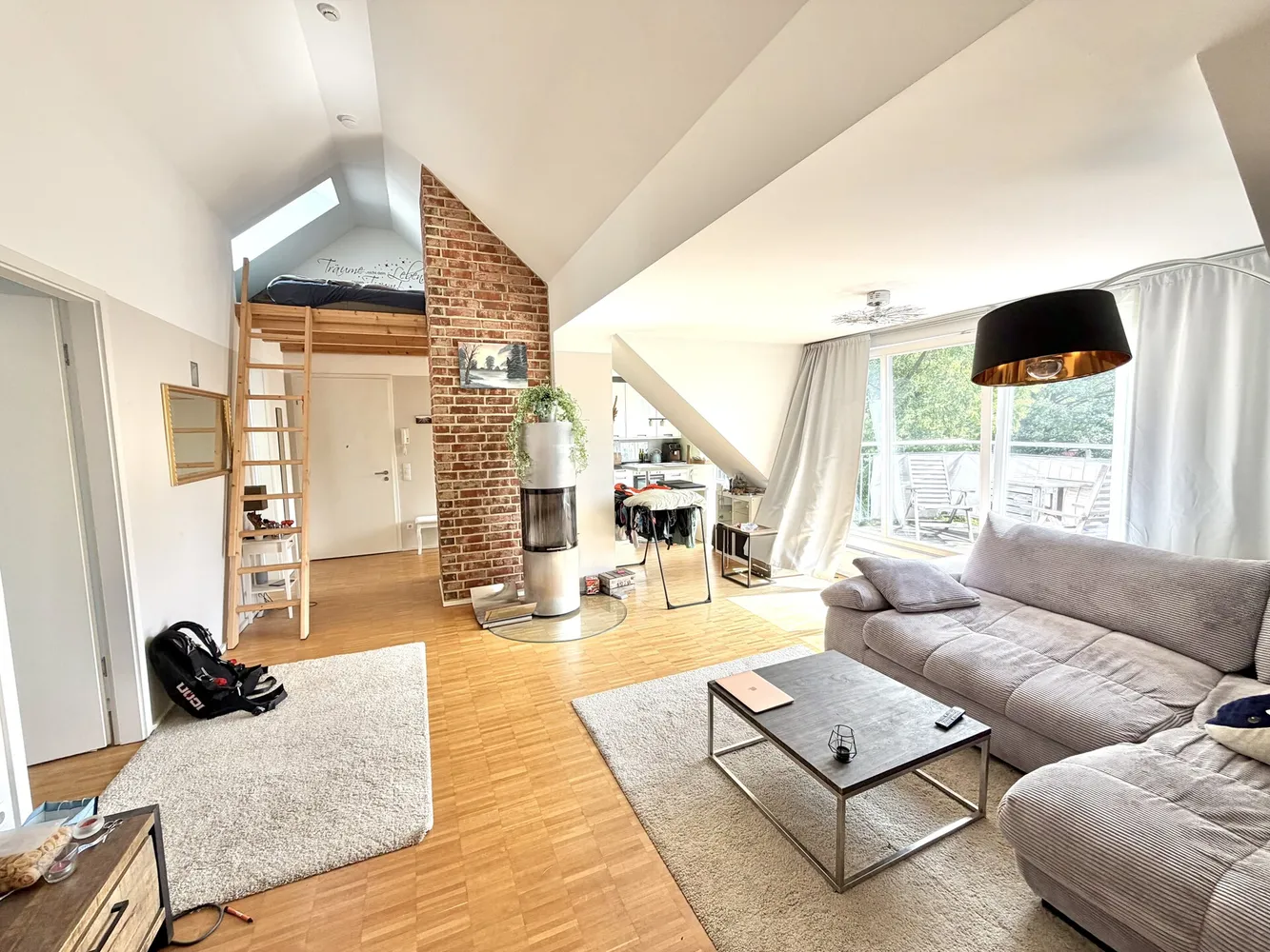 2 Zimmer Wohnung mit 76 m² in Hamburg – Bild 1