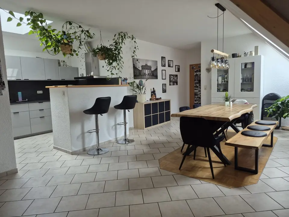 4 Zimmer Wohnung mit 143 m² in Würzburg – Bild 3