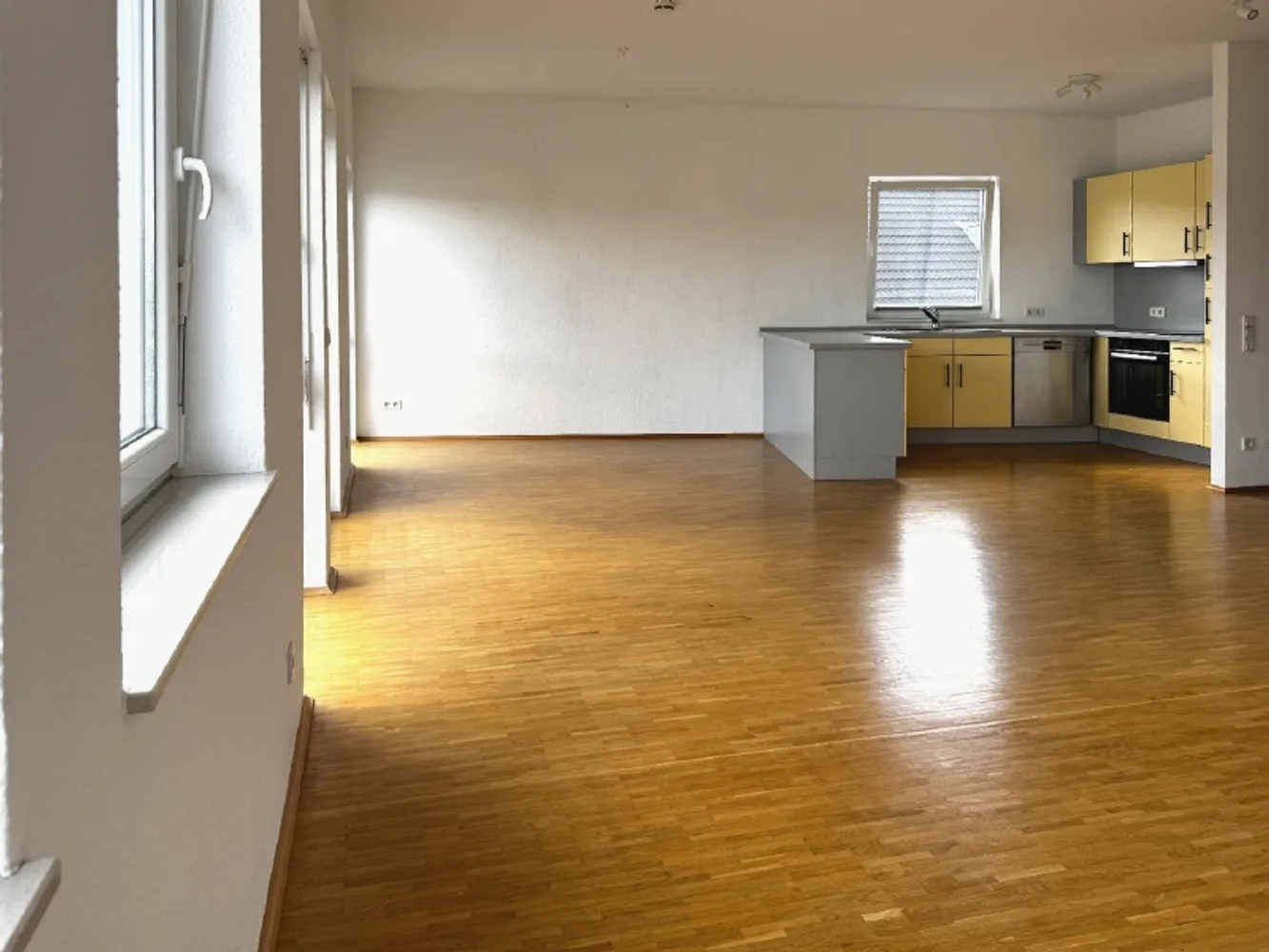 2 Zimmer Wohnung mit 79 m² in Köln – Bild 2