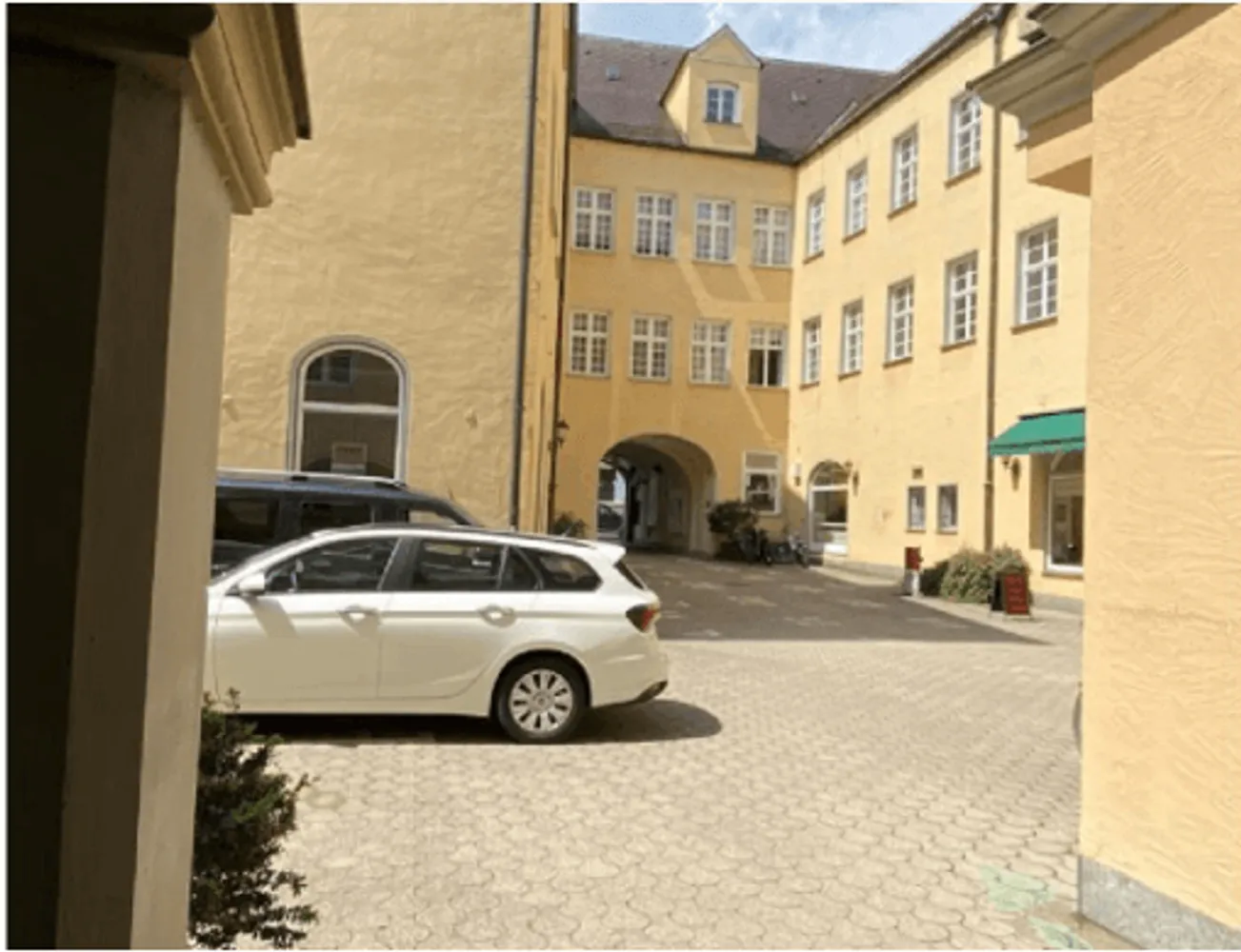 2 Zimmer Wohnung mit 70 m² in Augsburg – Bild 2